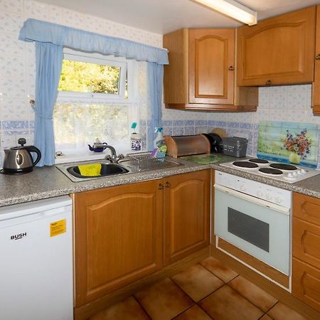 Rosebud Cottage Romantic Cottage For A Couple Fishguard Bagian luar foto