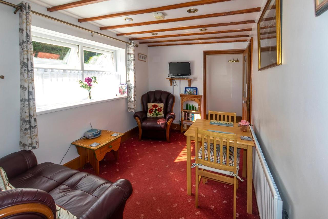 Rosebud Cottage Romantic Cottage For A Couple Fishguard Bagian luar foto